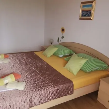 Apartment Mate Baska Voda