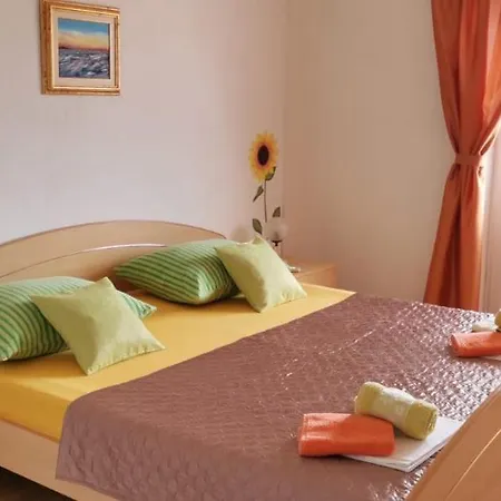 Apartment Mate Baska Voda