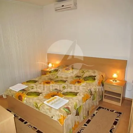 Apartment Mate Baska Voda
