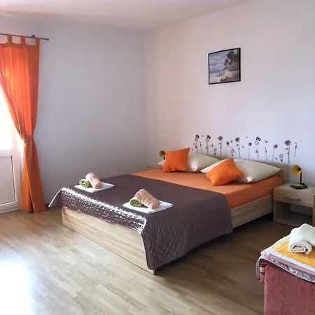 Apartment Mate Baska Voda